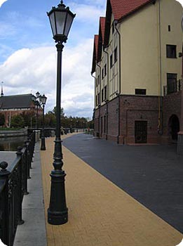 Laterne an Uferpromenade in Kaliningrad